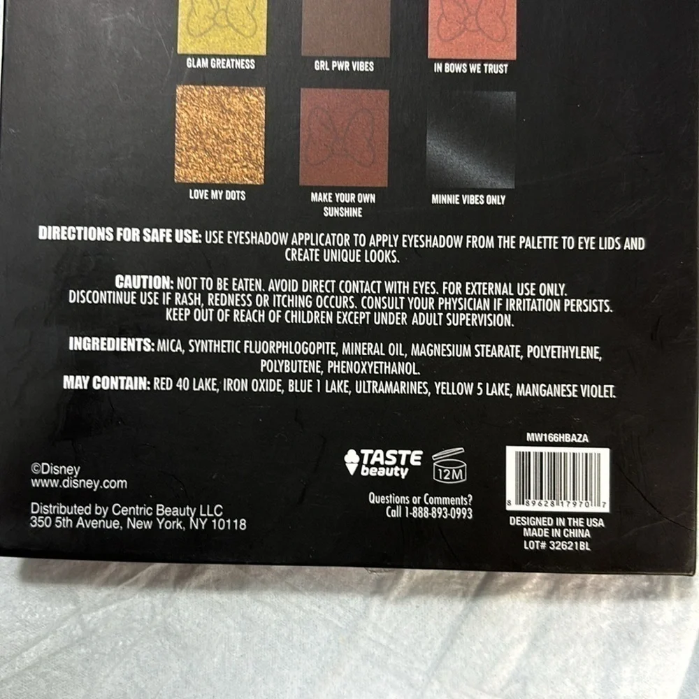 Disney Minnie Mouse 12  eyeshadow Palette with built in mirror